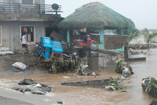 Die Sch&auml;den auf der Hauptinsel Luzon sind enorm.  | Foto: John Michael Magdasoc/AP/dpa