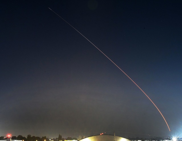 Der Start eines Starlink-Satelliten in Kalifornien. (Archivbild)  | Foto: Gene Blevins/ZUMA Press Wire/dpa