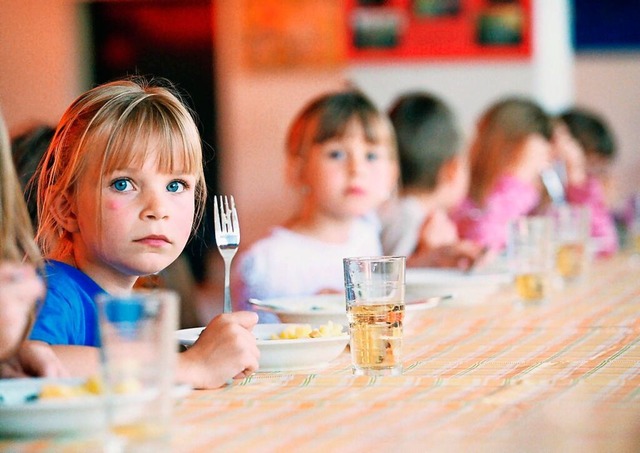 Das Meret-Oppenheim-Schulzentrum soll ...agsbetreuung auch eine Mensa bekommen.  | Foto: imago stock&people