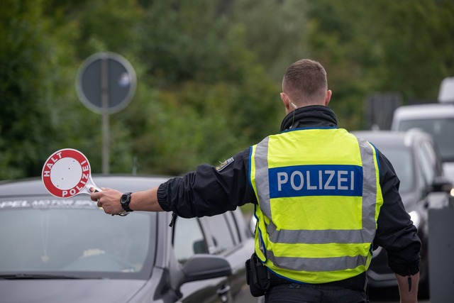 Seit dem 16. September wird an allen d...ndesgrenzen kontrolliert. (Archivbild)  | Foto: Harald Tittel/dpa