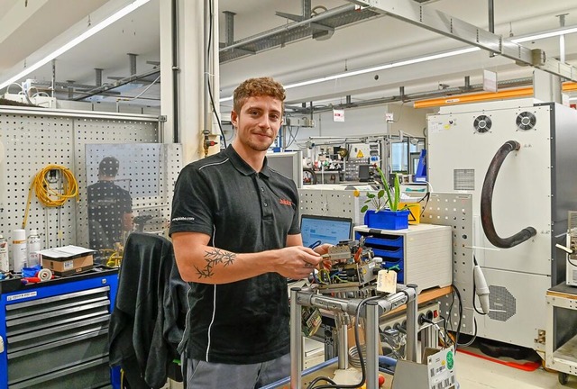 Julian Rehmann, der in Seelbach bei de...ellenabschlsse als Klteanlagenbauer.  | Foto: Endrik Baublies