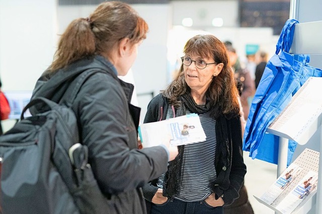 Das persnliche Gesprch auf der Messe...Runde im Bewerbungsverfahren ersetzen.  | Foto: CSK Foto