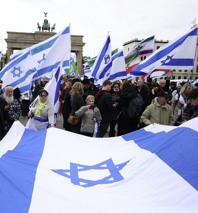 Eine proisraelische Demonstration in Berlin  | Foto: Jrg Carstensen (dpa)