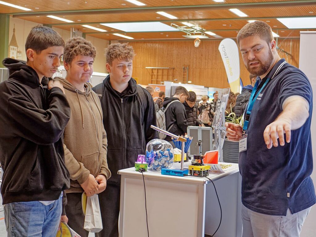 Jede Menge Information boten die Teilnehmer der Jobstartbrse am Donnerstagabend und Freitag in der Stadthalle in Endingen.