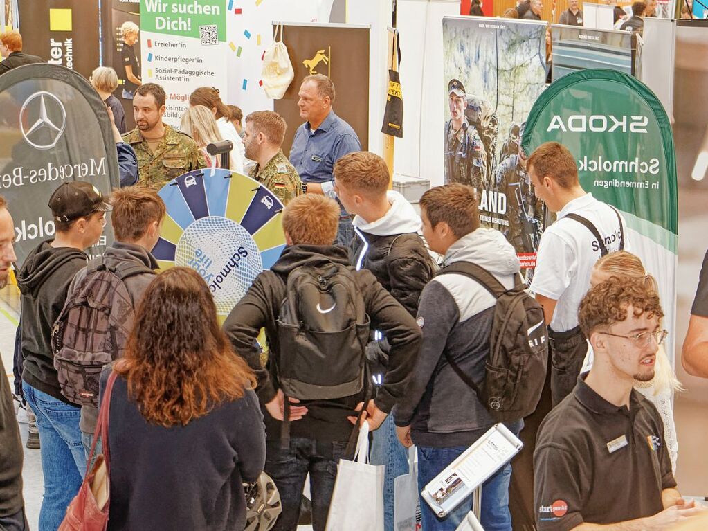 Jede Menge Information boten die Teilnehmer der Jobstartbrse am Donnerstagabend und Freitag in der Stadthalle in Endingen.