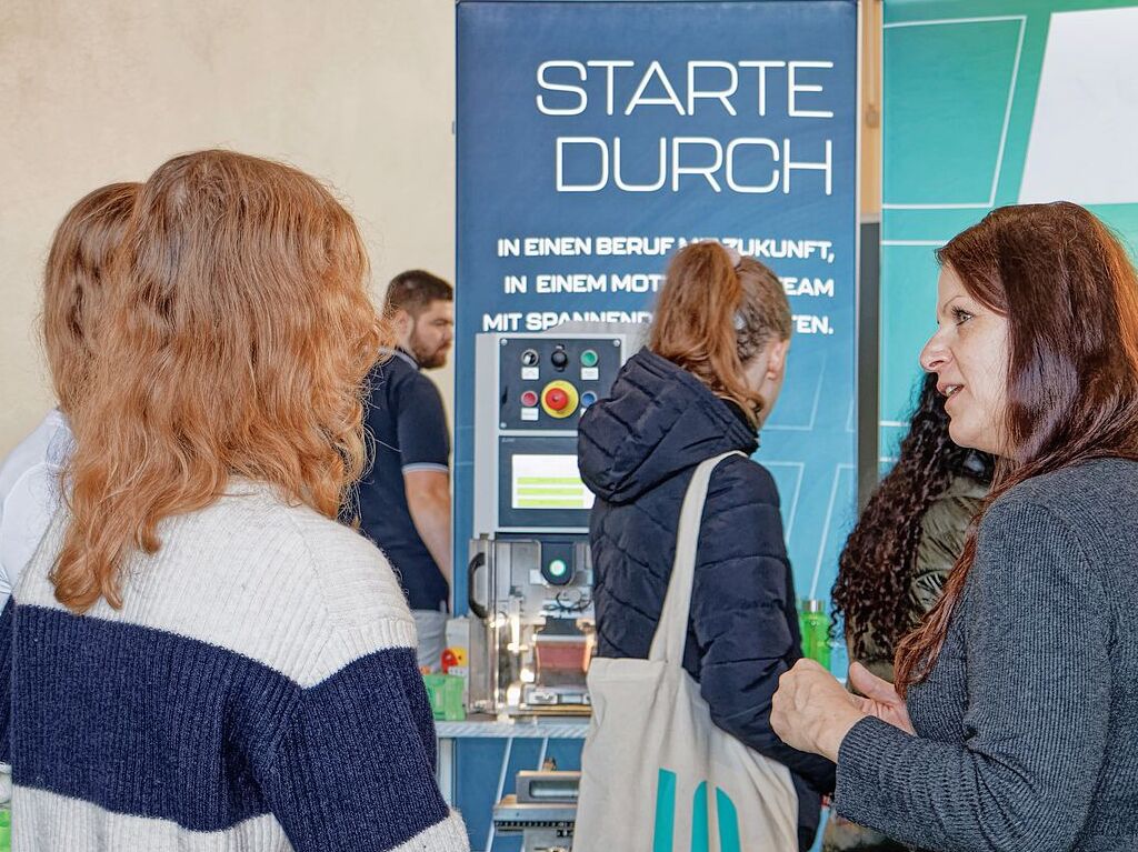 Jede Menge Information boten die Teilnehmer der Jobstartbrse am Donnerstagabend und Freitag in der Stadthalle in Endingen.