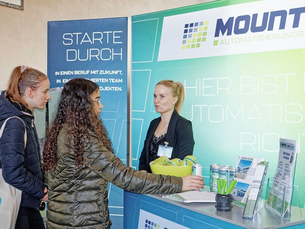 Jede Menge Information boten die Teilnehmer der Jobstartbrse am Donnerstagabend und Freitag in der Stadthalle in Endingen.