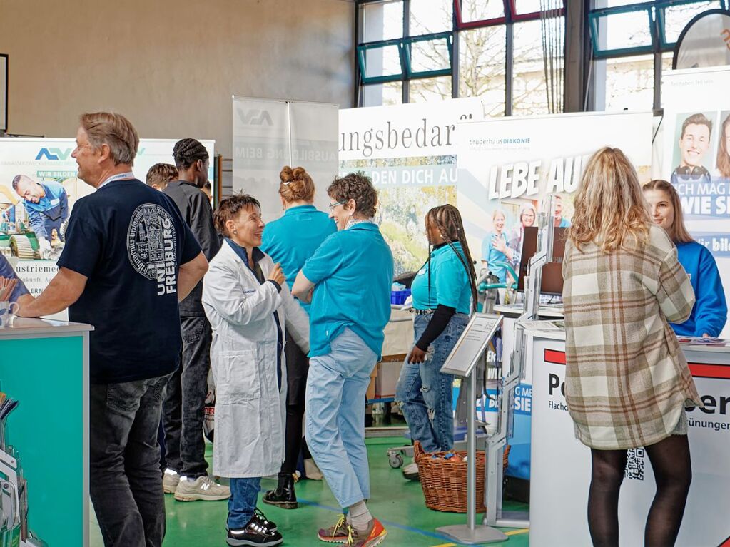 Jede Menge Information boten die Teilnehmer der Jobstartbrse am Donnerstagabend und Freitag in der Stadthalle in Endingen.