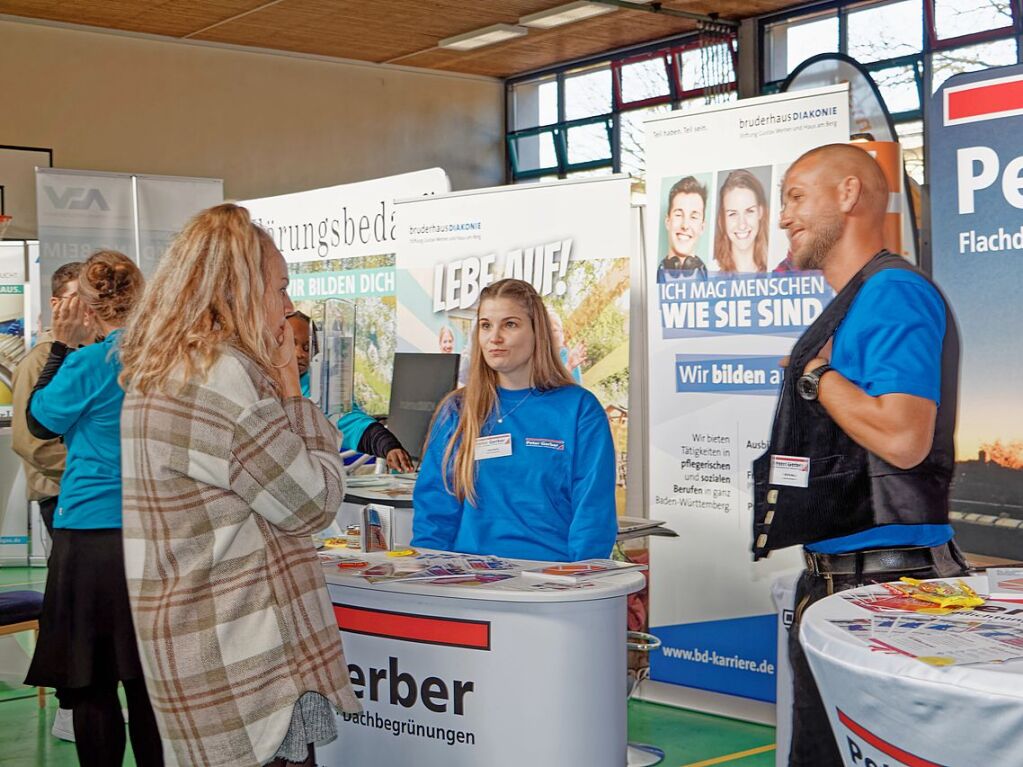 Jede Menge Information boten die Teilnehmer der Jobstartbrse am Donnerstagabend und Freitag in der Stadthalle in Endingen.