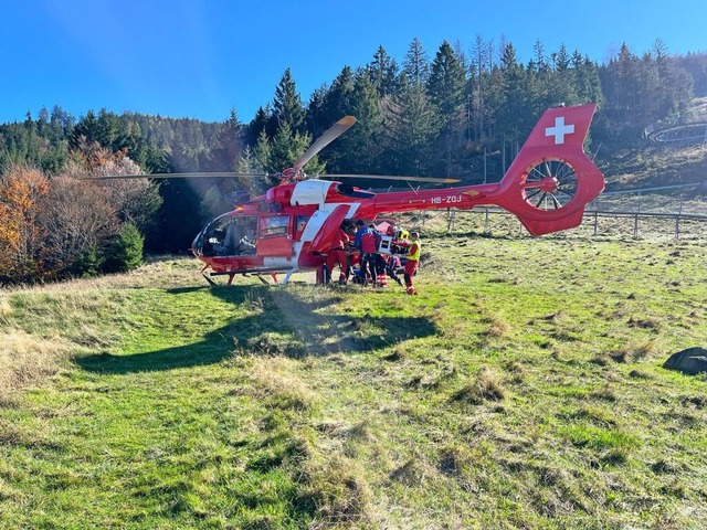 Ein Rettungshubschrauber brachte den verletzte Mann in ein Krankenhaus.  | Foto: Bergwacht Schwarzwald e.V.