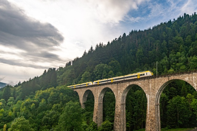 Eine Perspektive mit Wiedererkennungsw...uf dem Viadukt in der Ravennaschlucht.  | Foto: mindscapephotos, stock.adobe.com