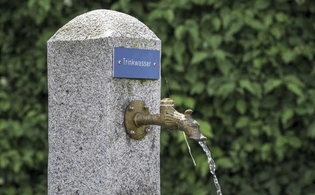 Umkirch will an der Stellen in der Gem...pfstellen fr Trinkwasser einrichten.   | Foto: Daniel Vogl (dpa)