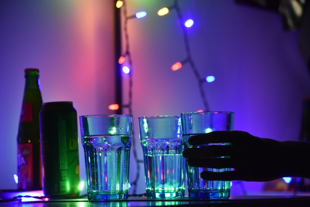 Black-Out nach der Party: Unbemerkt wi...ins Glas gesch&uuml;ttet. (Symbolbild)  | Foto: Christian Thiele/dpa