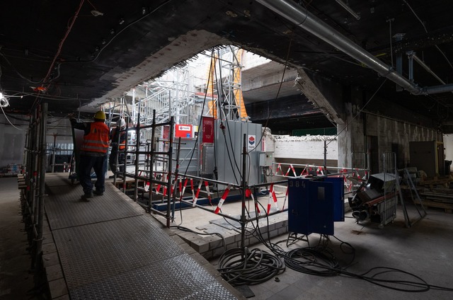 Am Frankfurter Hauptbahnhof m&uuml;sse...f Bauarbeiten einstellen. (Archivbild)  | Foto: Boris Roessler/dpa