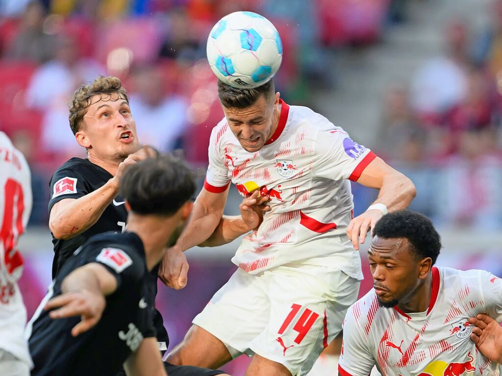 Bei Leipzig zeigte vor allem Christoph Baumgartner, der hier in den Kopfball geht, eine starke Leistung.