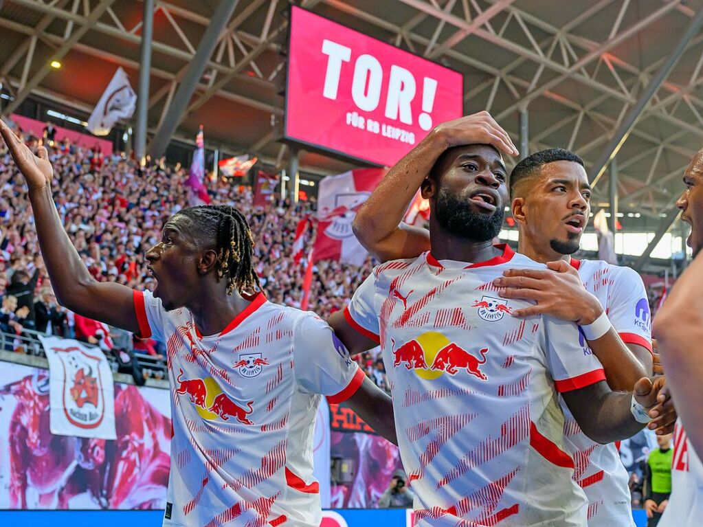 Und nur wenig spter darf Leipzig schon wieder jubeln: Geertruida trifft zum 2:1.