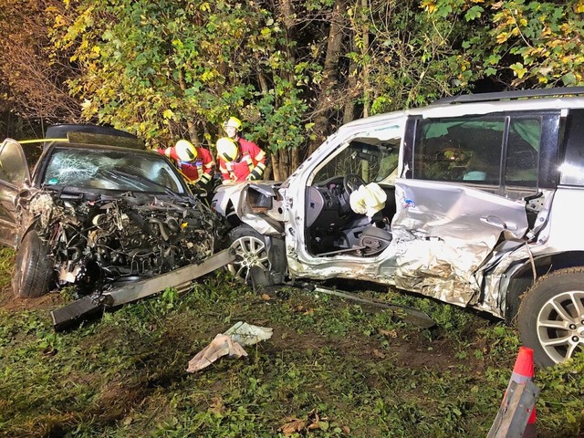 Zweimal Totalschaden, drei Verletzte b...sglckten berholvorgang auf der B294.  | Foto: Feuerwehr Waldkirch