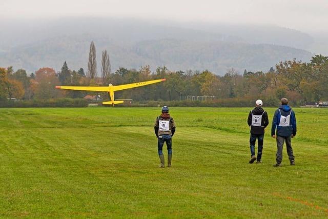 Fotos: Modellflieger Kirchzarten fliegen trotz Nebel um den Pokal