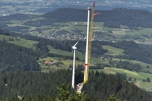 Eine gefhrte Wanderung zur Windkraftanlage auf dem Taubenkopf bietet die kostromgruppe und die Schauinslandbahn an