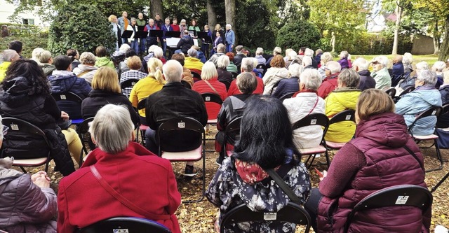 Mit dem Auftritt des Chors &#8222;Rout...r Kulturrings  im Lublinpark zu Ende.  | Foto: Anita Indri-Werner