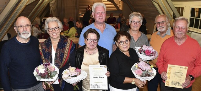 Die Geehrten und der neue Vorstand des...ieter Bock und Armin Laube (von links)  | Foto: Heinz und Monika Vollmar