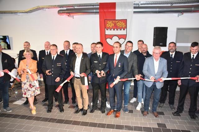 Vogtsburg weiht neues Gebude fr die fusionierte Feuerwehr ein