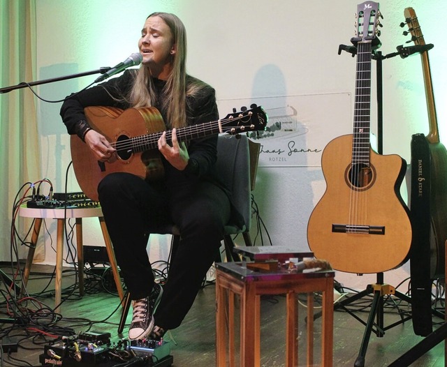 Jule Malischke verzauberte die Konzert...er authentischen Art, Musik zu machen.  | Foto: Michelle Gntert