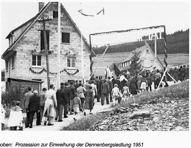 Die Dennenberg-Siedlung war eines der ...ner feierlichen Prozession eingeweiht.  | Foto: Archiv Familienheim Hochschwarzwald