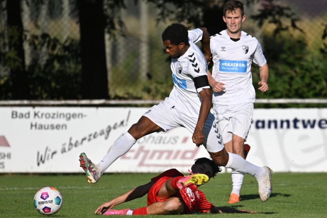 Ablie Suwareh (im Archivbild  am Ball)...elasingen-Arlen den ersten Saisonsieg.  | Foto: Achim Keller