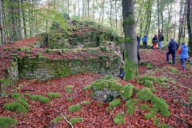 Bei der Burgruine Turmhlzle oberhalb von Raitbach ist Gefahr in Verzug