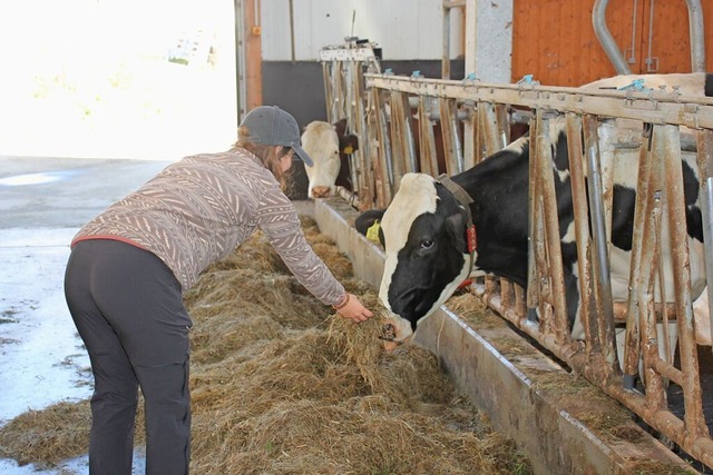 Moderne Milchkuhhaltung im neuen Stall...ten sich die Studierenden beeindruckt.  | Foto: Gert Brichta