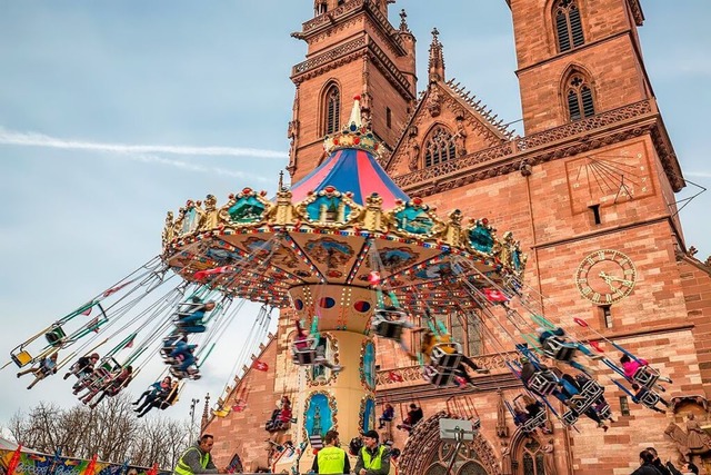 Jahrmarkt vor historischer Kulisse: die Basler Herbstmesse beim Mnster  | Foto: Herbstmesse