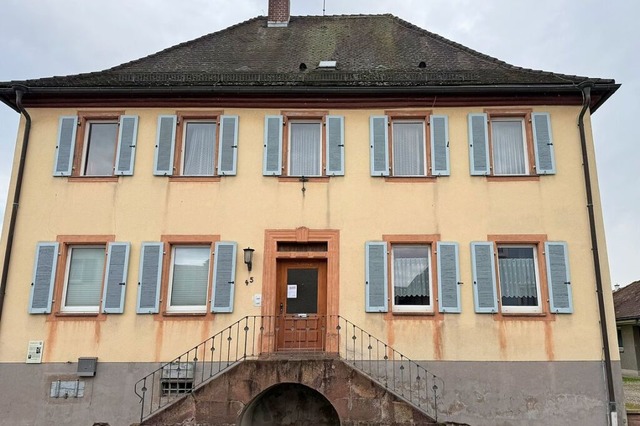 Das alte Pfarrhaus in Grafenhausen soll verkauft werden.   | Foto: Rudi Rest