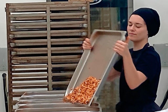 Einblick in die Produktion von &#8222;fairfood Freiburg&#8220;  | Foto: Karin Kleis