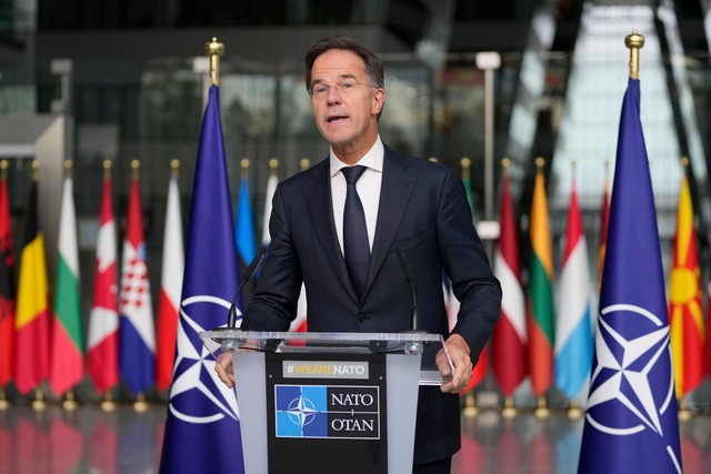 Nato-Generalsekret&auml;r Mark Rutte g...and Truppenunterst&uuml;tzung braucht.  | Foto: Virginia Mayo/AP/dpa