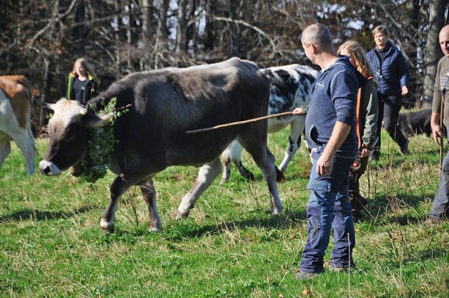 Gregor Strecker mit &#8222;Margaretha&...ndern als Zeigestock: Da geht es lang.  | Foto: Joachim Mller-Bremberger