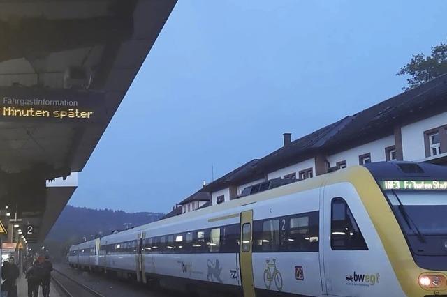 Probleme bei der Hochrheinbahn lassen Kunden stundenlang am Bahnhof warten