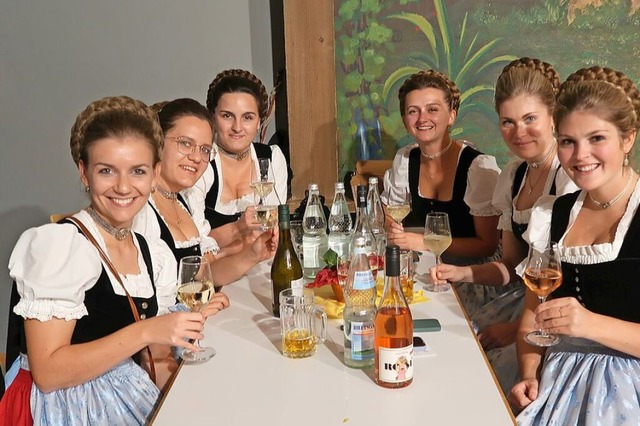 Die Gemeinden Ruhpolding und Ihringen ...erschwisterung in der Kaiserstuhlhalle  | Foto: Christine Weirich