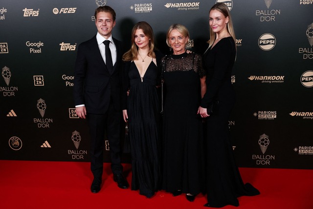 Franz Beckenbauers Familie reiste zur Ballon-d'Or-Gala in Paris.  | Foto: Franck Fife/AFP/dpa