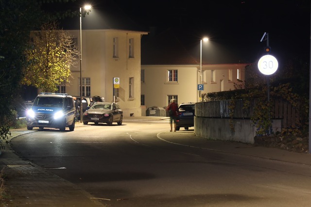 Bei einem Einsatz in M&uuml;hlingen ist auch das SEK im Einsatz.  | Foto: F&ouml;rster/swd-medien.de/dpa