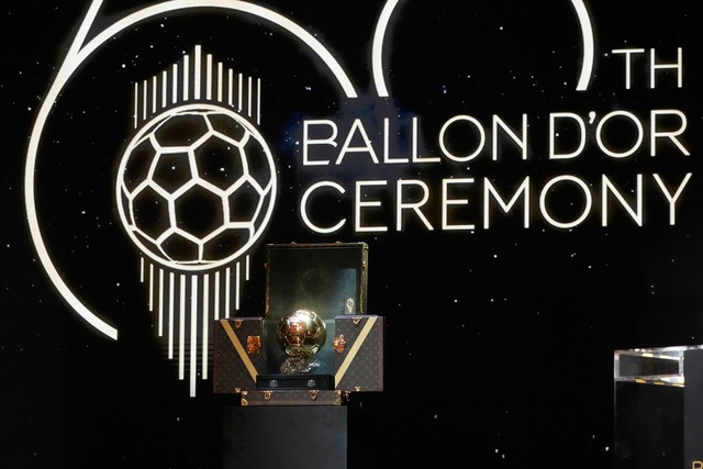 Der Ballon d'Or wird seit Jahrzehnten vergeben.  | Foto: Michel Euler/AP