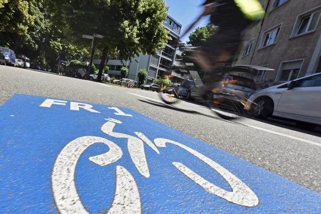 Ein Auto auf dem Radweg, ein verwirrter Fahrer: Unfall in Freiburg