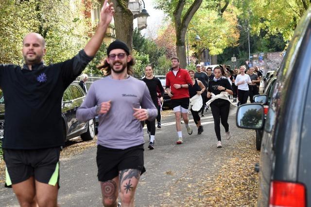 Beim Lauftreff "Lavender Run Club" in Freiburg kommt Schwtzen vor Schwitzen