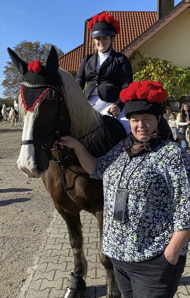 Mit Bollenhelm hoch zu Ross  | Foto: Bertold Obergfll