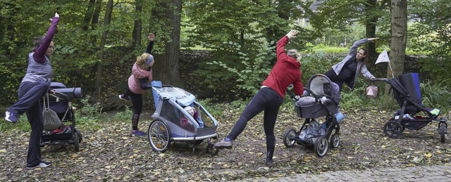 Der Kinderwagen, aber auch die Kinder ...tel bei den Kursen von Ricarda Friebe.  | Foto: Annkatrin Schultze