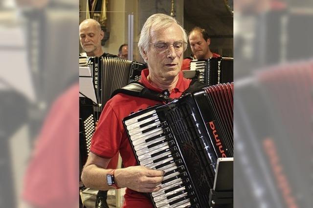 Akonima rockt die Stadthalle