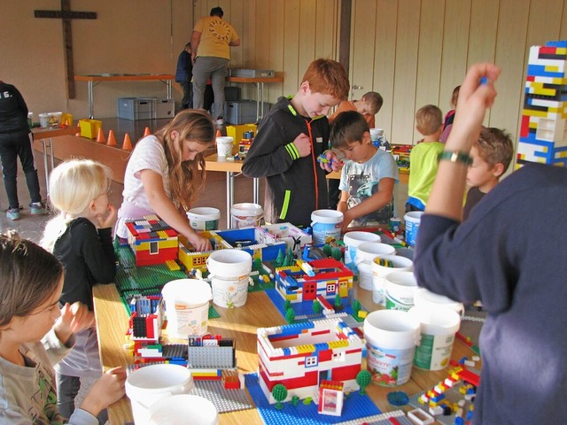 ber mehrere Tage hinweg konnten Kinder in Schnau eine Lego-Stadt bauen.  | Foto: Eva Wollweber