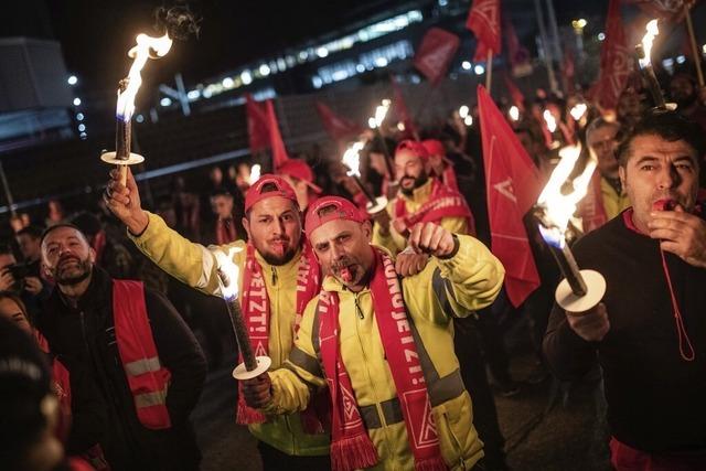 Rund 71.000 Beschftigte legen die Arbeit nieder