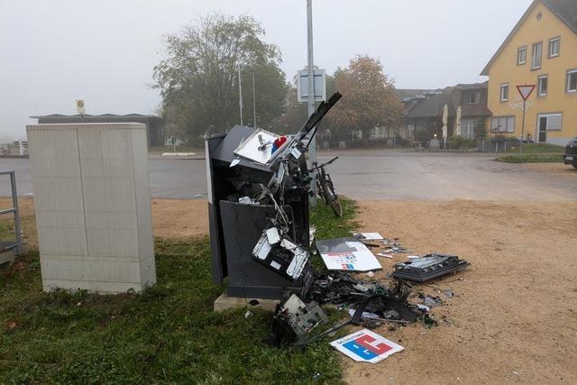 Unbekannte sprengen Geldautomaten in Burkheim am Kaiserstuhl – und fliehen auf Motorrad