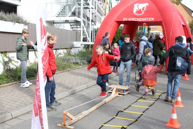 Perfekte Vorbereitung auf den Wintersp...beim SV Kirchzarten auf dem Marktplatz  | Foto: Dietmar Junginger